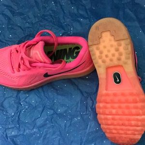 Nike Shoes - Nike AirMax sneakers Nike Shoes - Nike AirMax sneakers